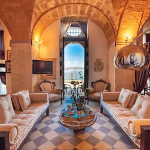 Maniace Apartment